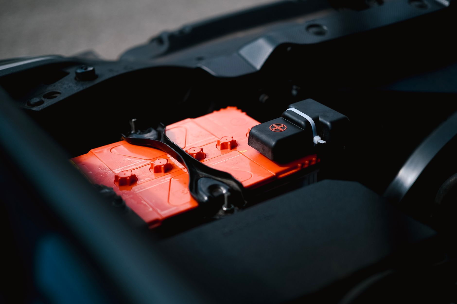 De ce alegem baterii cu descărcare profundă pentru unitățile autonome
