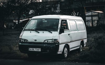 De ce culoarea albă a dubei frigorifice nu este doar o alegere estetică, ci una tehnică